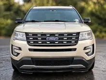 2017 Ford Explorer XLT — photograph 3