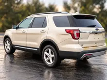 2017 Ford Explorer XLT — photograph 5