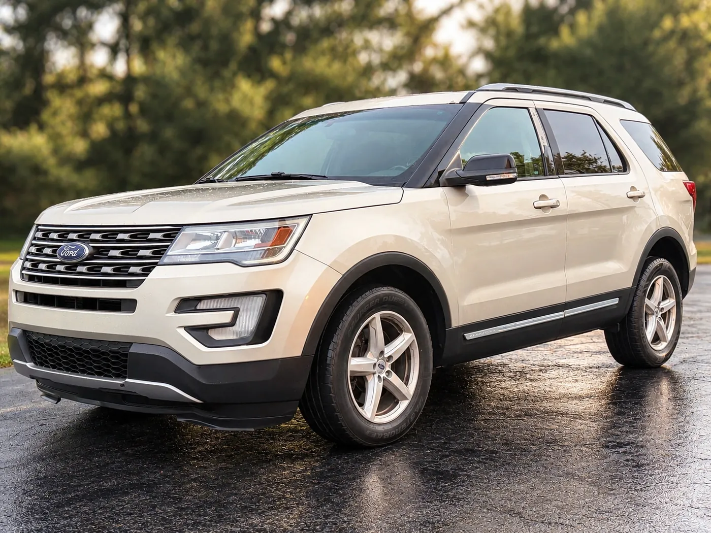 Photograph from previous AutoSanz vehicle archive: 2017 Ford Explorer XLT. Owner confirmed currently available.