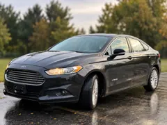 2013 Ford Fusion — photograph 2