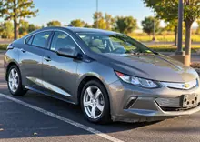 2017 Chevrolet Volt LT — photograph 1